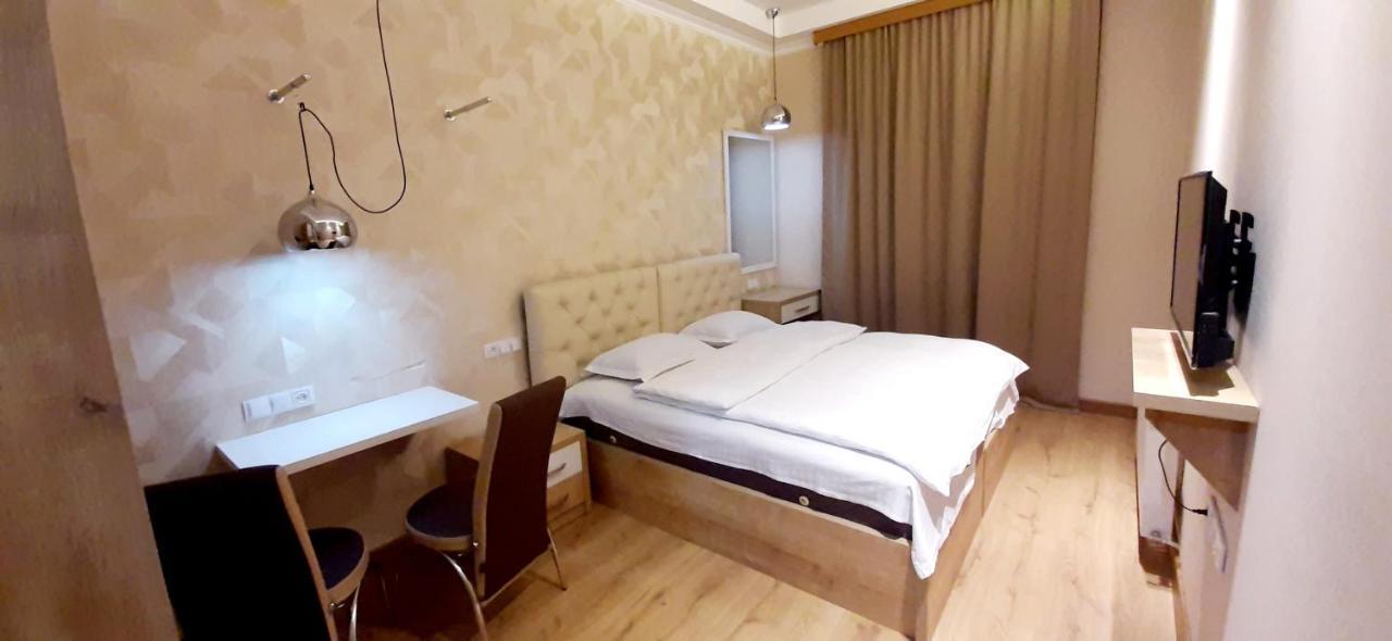 Happy Stay Hotel คูทายสิ ภายนอก รูปภาพ